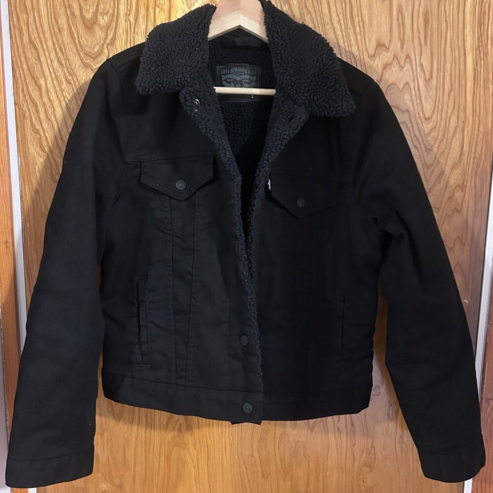Black Levi’s denim jacket lined with shearling S